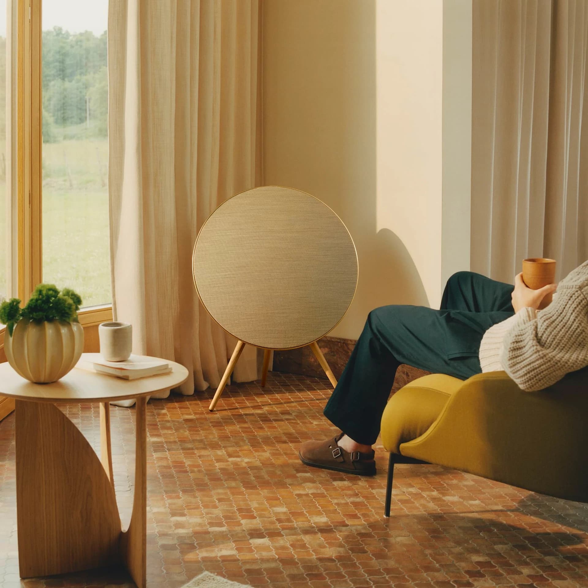 Room-filling sound