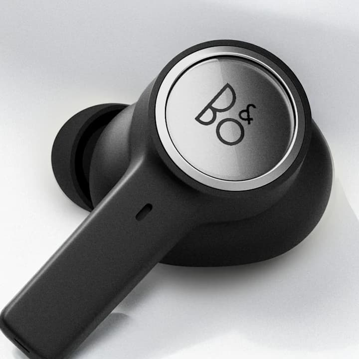 Soak in every note and express yourself in full with our in-ear noise cancelling earbuds.