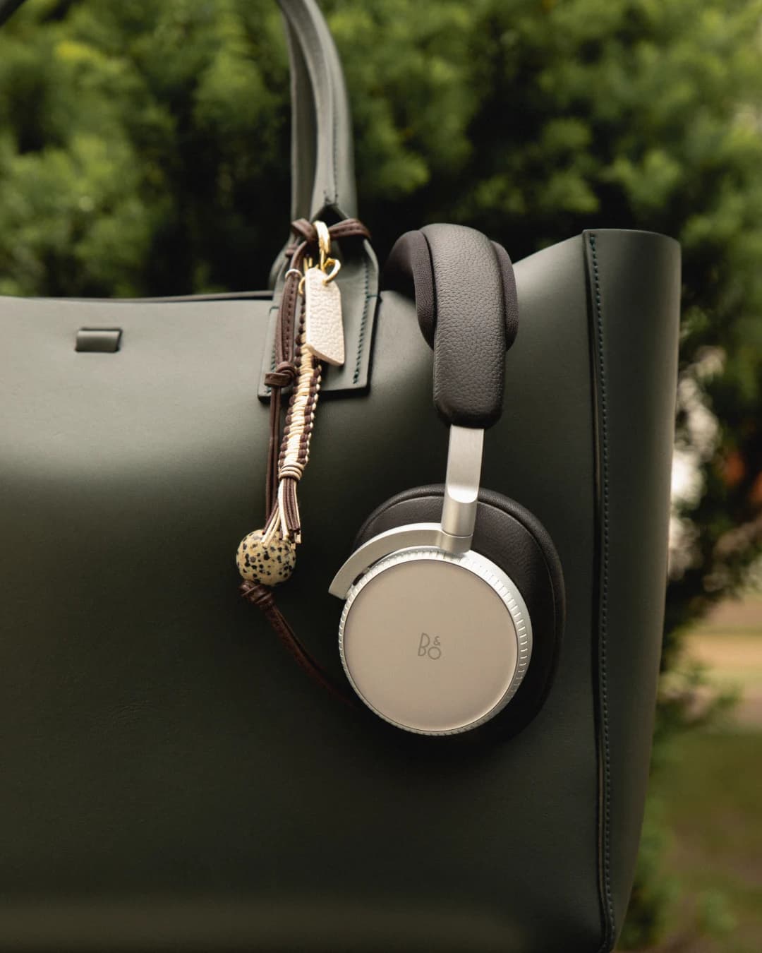 We stand by our quality and care, which is why Beoplay H100 comes with an extended five-year warranty when you join Beocare - our extended warranty program.